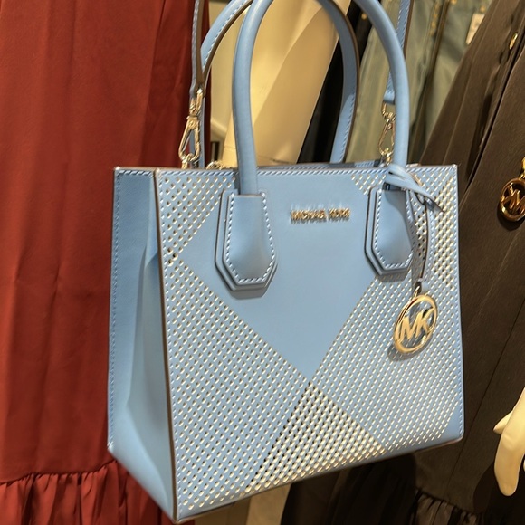 Michael Kors Mercer Medium Perforated Crossbody Satchel Bag
South Pacific
NWT - Picture 15 of 16